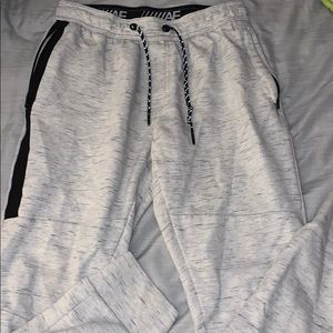 american eagle joggers